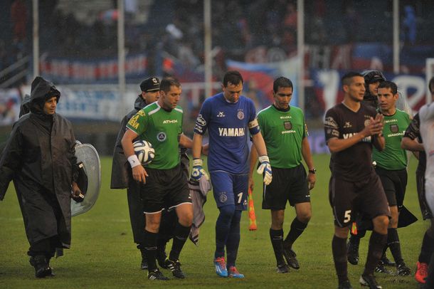 ¿Se puede hacer algo para evitar la suspensión de partidos por lluvia?