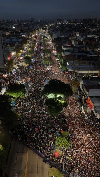 Kilómetros de fila para despedir a Indio Solari en Villa Domínico.&nbsp;