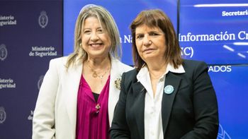 La entrante Alejandra Monteoliva y la saliente Patricia Bullrich. La entrante Alejandra Monteoliva y la saliente Patricia Bullrich.