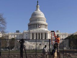 Un auto intentó chocar contra el Capitolio en Estados Unidos: murió el atacante y un policía