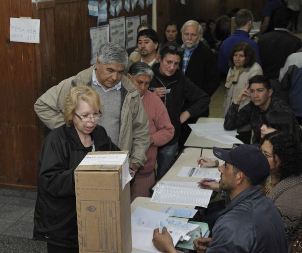 Cerraron los comicios y se esperan los resultados oficiales desde las 22