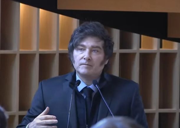 Nuevamente, Javier Milei evitó el escándalo de las coimas en un acto público: No me importa...