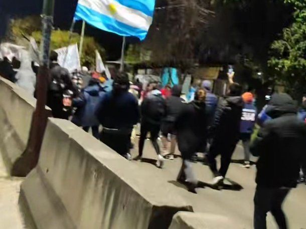 Tensión creciente en Puente La Noria: puesteros de La Salada cortaron el tránsito