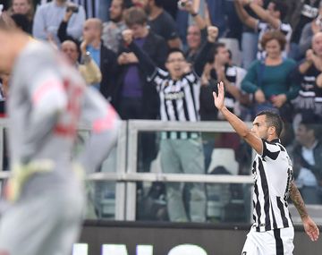 Con dos goles de Tevez