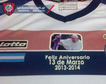 Ésta es la camiseta con la que San Lorenzo homenajea al papa Francisco