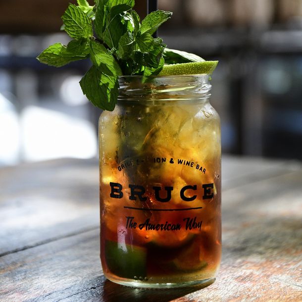 Por Gonzalo Altamirano, bartender de Bruce Grill Station Por Gonzalo Altamirano, bartender de Bruce Grill Station