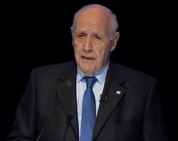 Lavagna tuvo un bache durante el debate y estallaron los memes