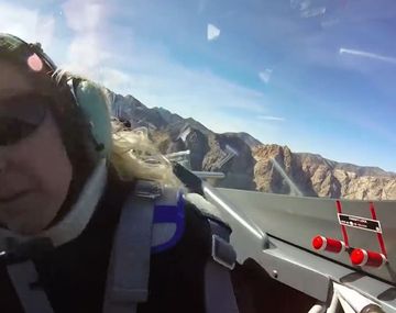 Una mujer se desmaya mientras disfrutaba de un vuelo