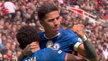 enzo fernandez silencio anfield con un golazo de tiro libre para chelsea ante liverpool enzo fernandez silencio anfield con un golazo de tiro libre para chelsea ante liverpool