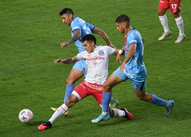 Argentinos Juniors dio vuelta un partido épico ante Arsenal