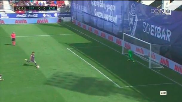 El peor penal del año: quiso imitar a Higuaín y la tiró afuera del estadio