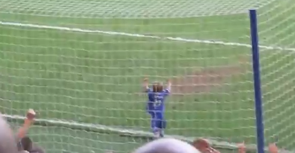 VIDEO: El gol de un bebé que gritó una hinchada entera