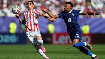 Francia y Paraguay cerraron el primer tiempo sin goles. Francia y Paraguay cerraron el primer tiempo sin goles.