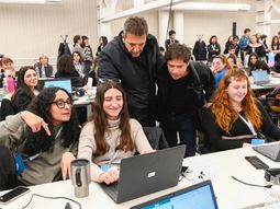 Massa y Kicillof visitaron el centro de cómputos de Unión por la Patria