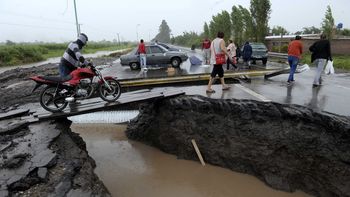 buscan a chico que desaparecio en un rio buscan a chico que desaparecio en un rio
