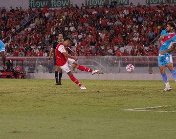 Independiente aprovechó la que tuvo y le ganó a Arsenal