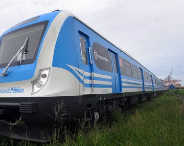 Jorge Capitanich y Randazzo presentan uno de los nuevos trenes del Sarmiento