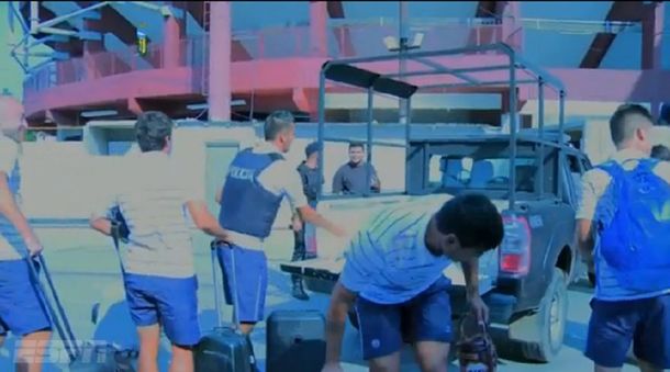 Mirá la insólita llegada de Lanús a su estadio para jugar con Belgrano