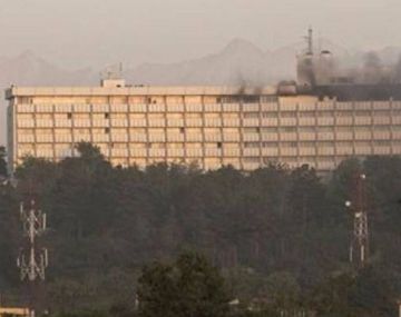 El hotel Intercontinental de Kabul fue atacado este sábado por cuatro hombres armados