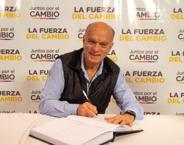 Grindetti firmó su precandidatura a gobernador en la Provincia