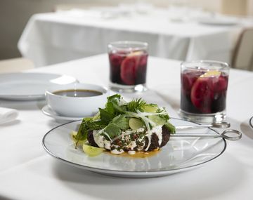 Verano 2023: tres recetas para acompañar el trago vespertino