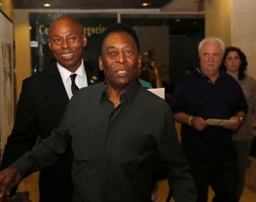 En la vereda de enfrente de Maradona: Pelé apoyó la reelección de Blatter