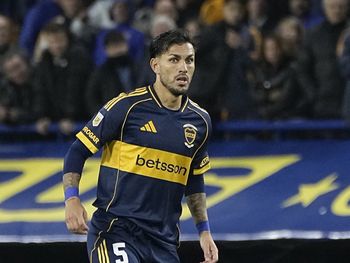 Russo prueba: Paredes podría convertirse en el enganche de Boca