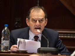 Manini Ríos apuntó contra el MEF por Salto Grande y pidió una auditoría a fondo. Manini Ríos apuntó contra el MEF por Salto Grande y pidió una auditoría a fondo.