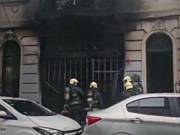 Incendio en Córdoba y Pasteur destruyó un local