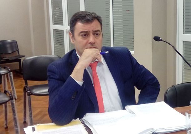 Remueven a fiscal que golpeó a su mujer y a un empleado judicial