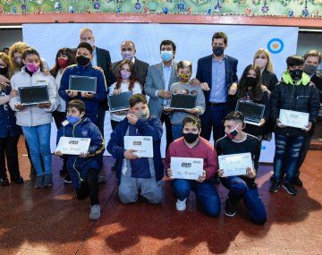 Fernando Espinoza: Entregar netbooks es un gran paso para el futuro de nuestros jóvenes y de nuestro país