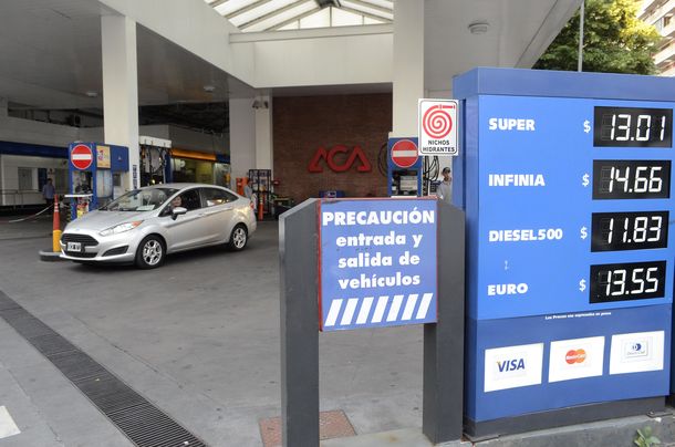 Combustibles: devolverán el 5% del IVA en las compras con tarjeta de débito