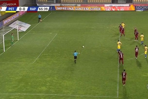 ¡Que nunca le pase a tu equipo! Un club de Rumania erró tres veces el mismo penal