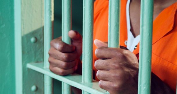 Un asesino fingió ser mudo durante 12 años para no ser descubierto y se olvidó cómo hablar