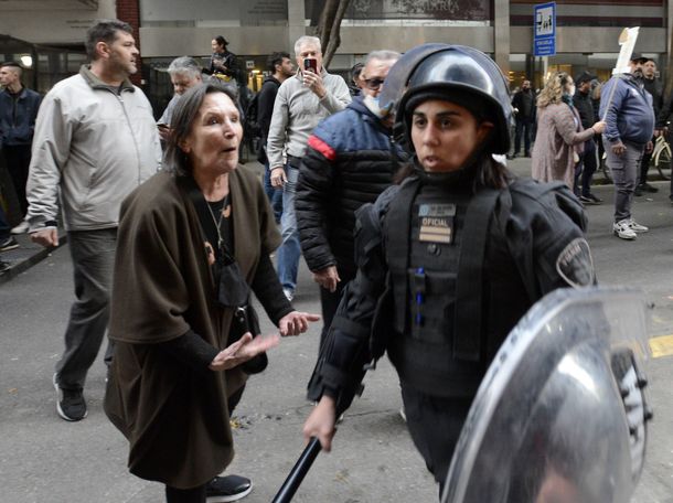 Marchas en paz en casi todo el país por Cristina: represión policial e incidentes en CABA