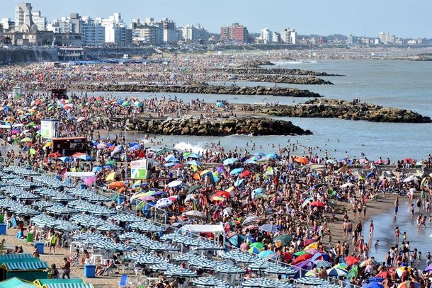 Vacaciones 2021: cómo vas a tener que ir a la playa o hacer turismo, según los protocolos aprobados