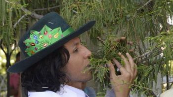 lo hizo por una buena causa: un peruano se caso con un arbol en mexico lo hizo por una buena causa: un peruano se caso con un arbol en mexico