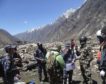 Hallan a cuatro hombres tras el terremoto de Nepal por un radar de NASA