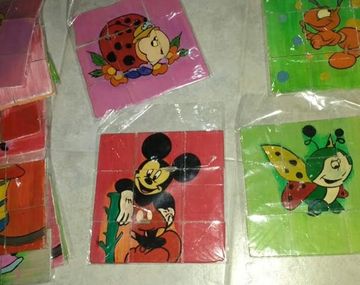 Algunos de los juguetes que Gastón Valdez donó a jardines de infantes