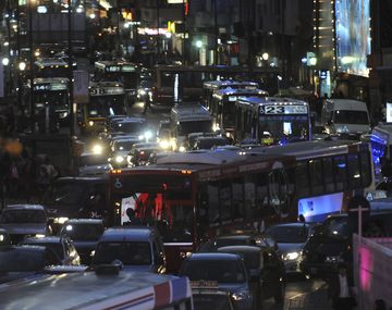 Un corte de estudiantes generó caos de tránsito en el Obelisco