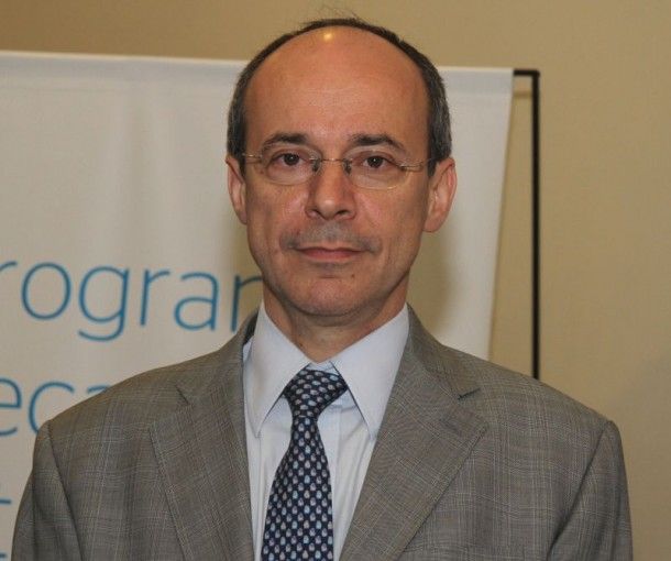 Economistas piden ajuste por la suba del dólar negro