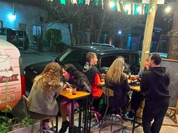 un comerciante cerro su cerveceria en castelar por la crisis economica y lo mandaron a aprender a votar un comerciante cerro su cerveceria en castelar por la crisis economica y lo mandaron a aprender a votar
