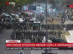 Marchas, incidentes y tensión frente al Congreso: un diputado herido