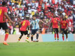 Con goles de Lautaro y Messi, Argentina le ganó a Angola 2-0 en Luanda