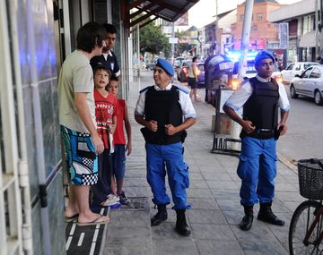 Fuerte presencia de policías en localidades bonaerenses