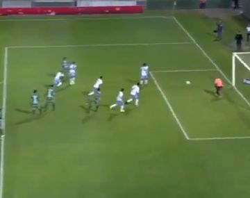 Esta maravilla de Atlético Tucumán hubiera sido el gol del año: pegó en el palo