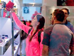 las millonarias vacaciones de carlos tevez y su mujer en miami las millonarias vacaciones de carlos tevez y su mujer en miami