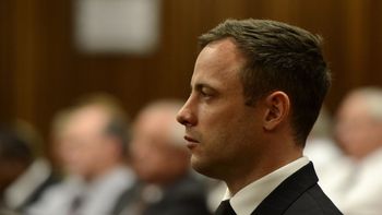 pistorius fue condenado a 6 anos de carcel por el crimen de su novia pistorius fue condenado a 6 anos de carcel por el crimen de su novia