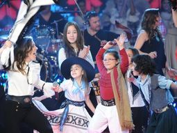 Soledad Pastorutti cantó en ShowMatch rodeada de pequeños talentos