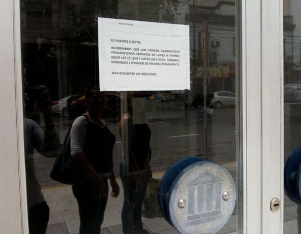 Cajeros automáticos cerrados por la noche